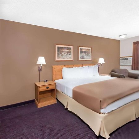 Super 8 By Wyndham Chamberlain Sd Hotel Exterior foto