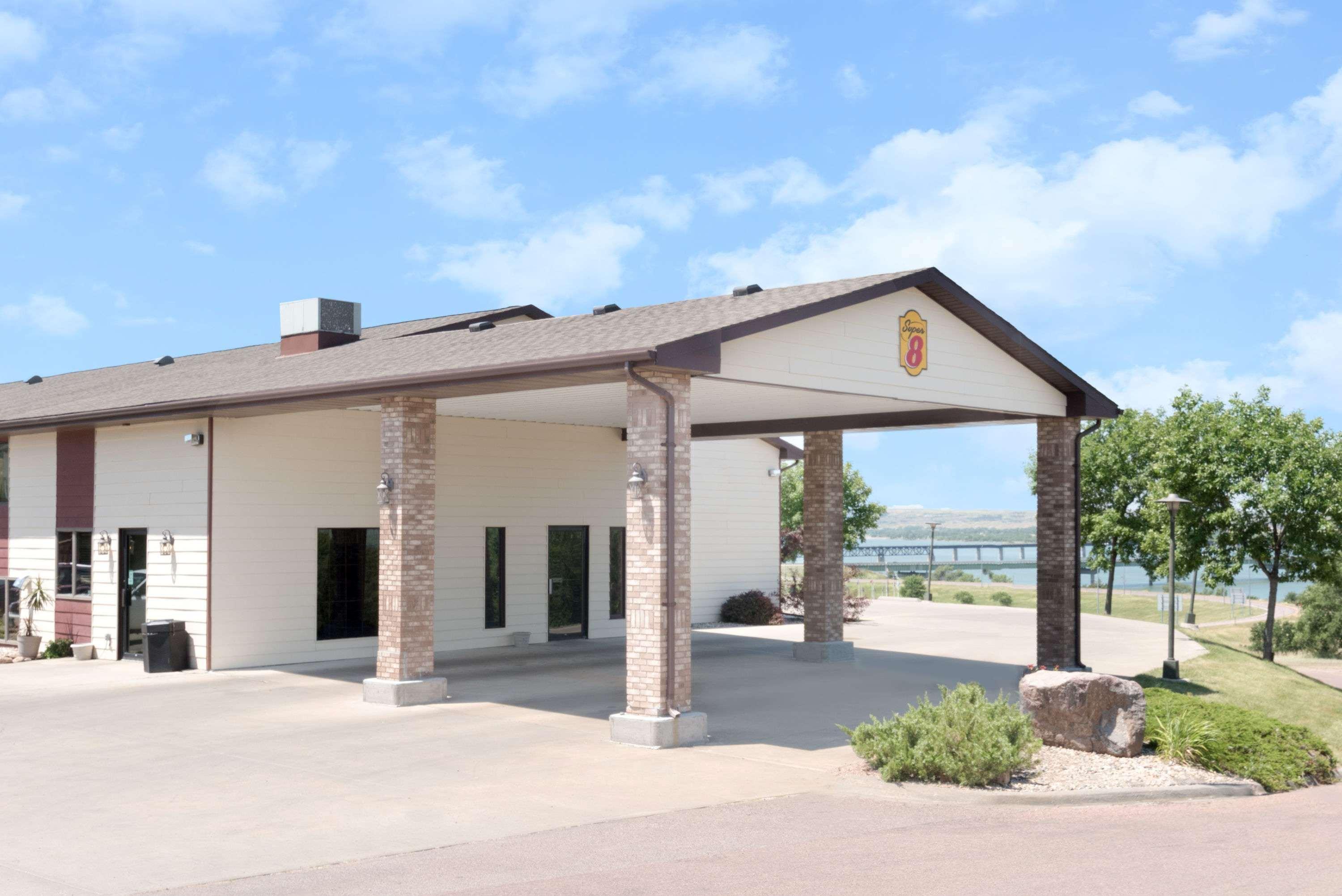 Super 8 By Wyndham Chamberlain Sd Hotel Exterior foto