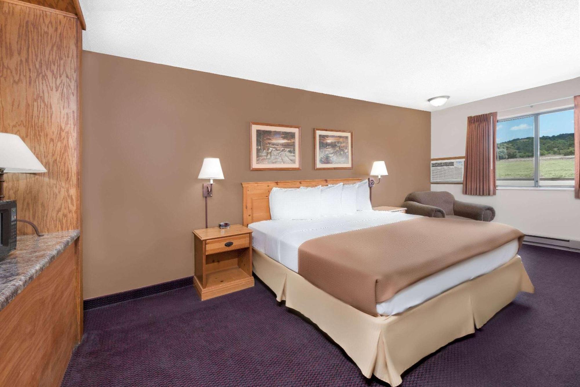 Super 8 By Wyndham Chamberlain Sd Hotel Exterior foto