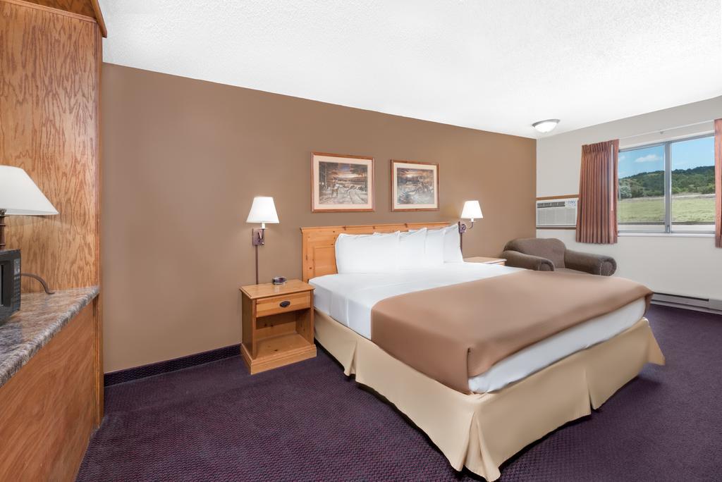 Super 8 By Wyndham Chamberlain Sd Hotel Exterior foto